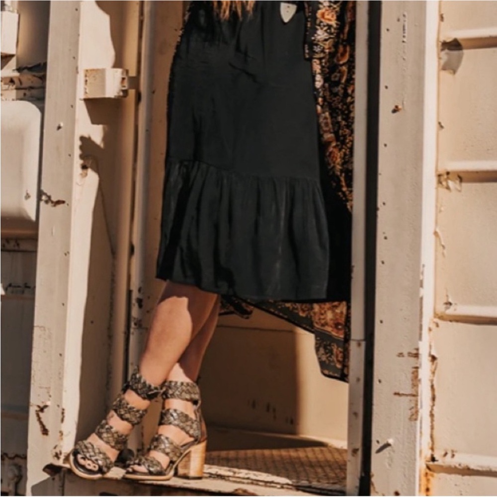 FREEBIRD BY STEVEN BAYOU INTERWOVEN LEATHER STRAPPY SANDALS IN BLACK SIZE 8 - Picture 2 of 11